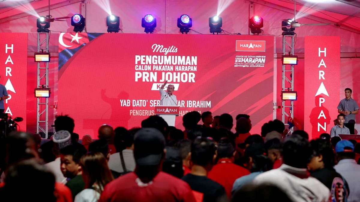 Anwar Urges Johor Election to Remain Political Contest, Excludes Royal Institutions