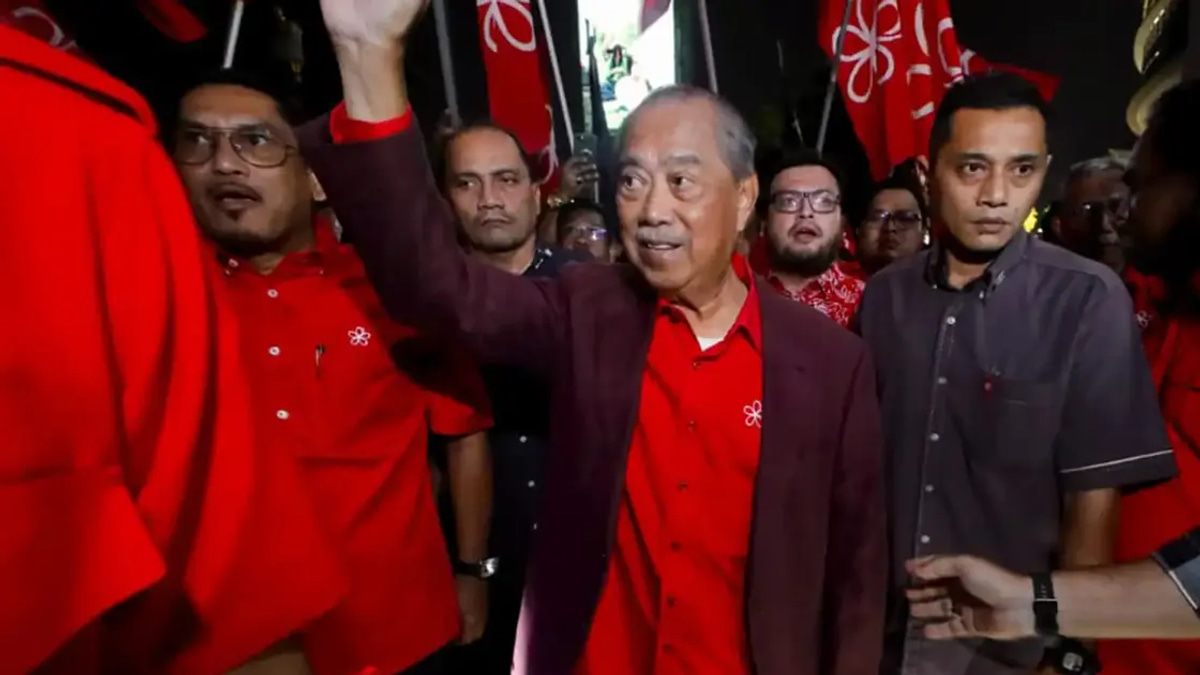 Over 200 supporters gather for Muhyiddin as Bersatu prepares for critical state elections
