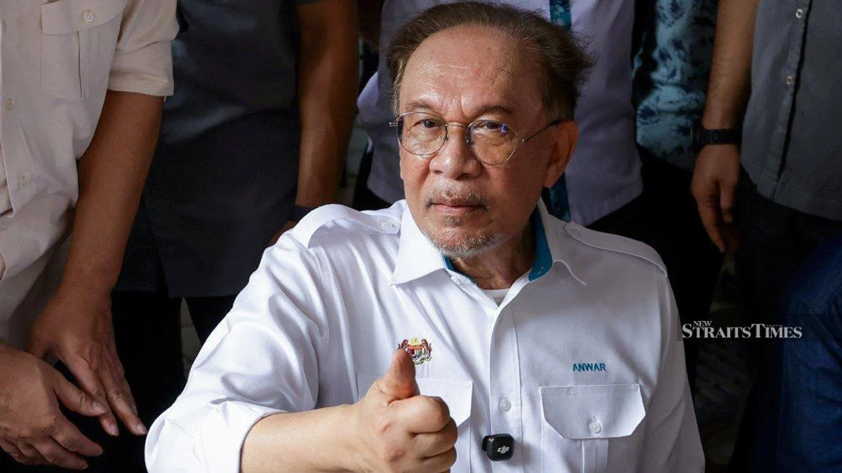 Anwar Tops Latest Popularity Survey as Zahid Trails Far Behind