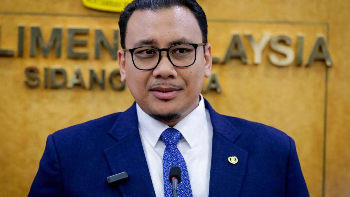 PAS Youth Leader to Sue Over Facebook Post Insulting His Father