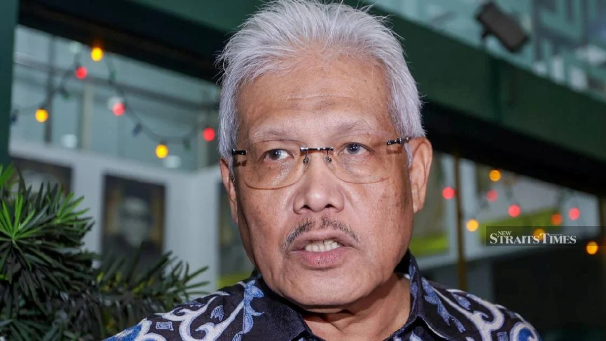 Notification of Hamzah Zainudin's Opposition Leader Role to be Lodged Before Parliament Reconvenes