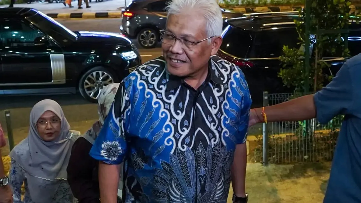 Opposition MPs Including Hamzah Visit PAS Headquarters Amid Coalition Tensions