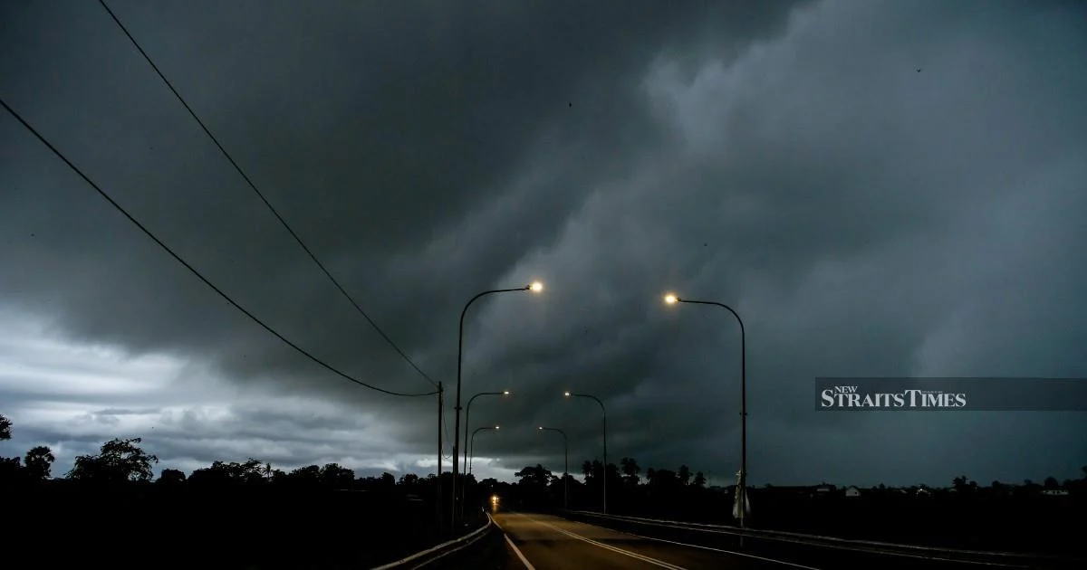 Weather Alert: Thunderstorms and Heavy Rain Expected Across 12 Malaysian Regions This Morning