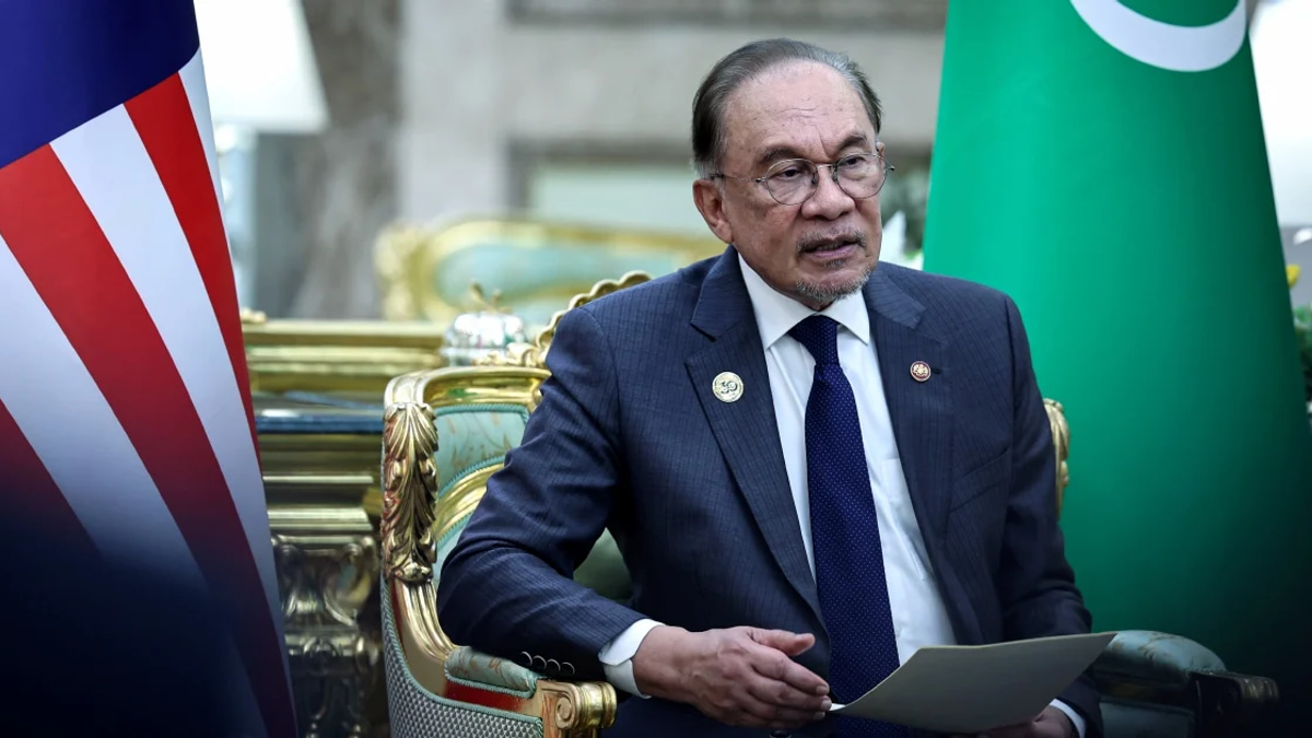 Anwar Hails US-Iran Agreement as Step Toward Regional Stability