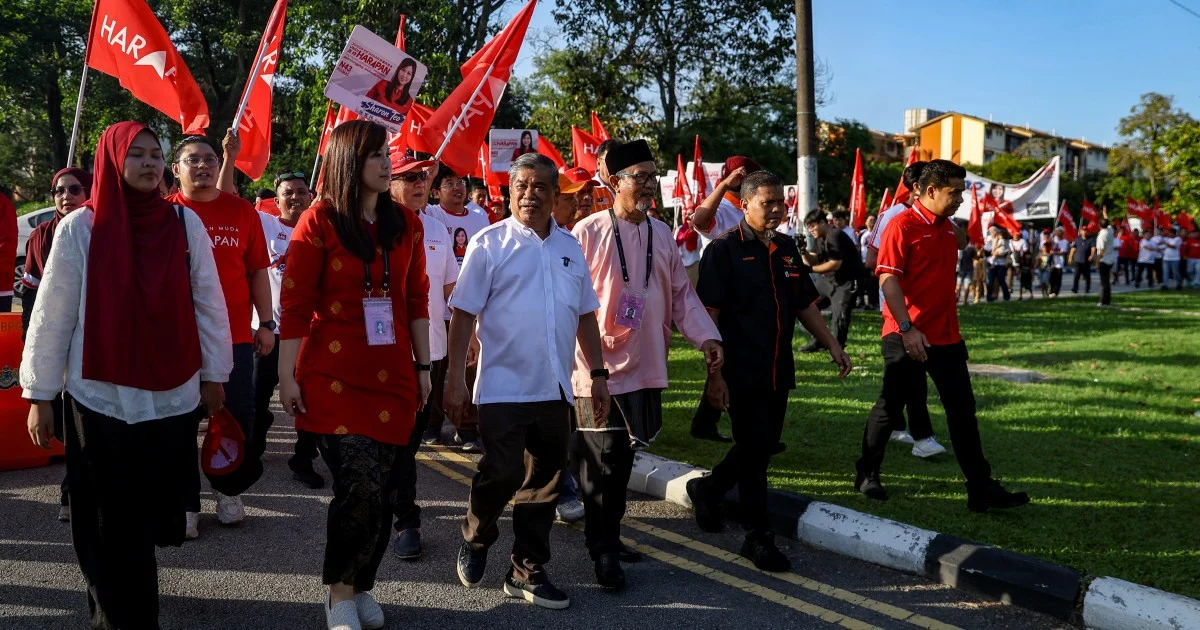 Johor voters signal backing for Pakatan Harapan as Sharon Teo files nomination papers in Permas