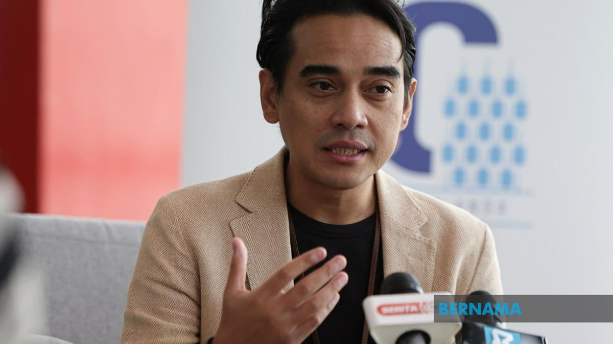 Journalists Must Adapt to AI or Risk Obsolescence, Says Broadcasting Chief