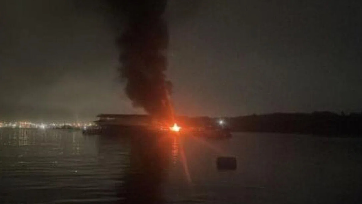 Lightning Strike Ignites Multiple Fish Farms Near Singapore's Pulau Ubin, Causing Severe Damage