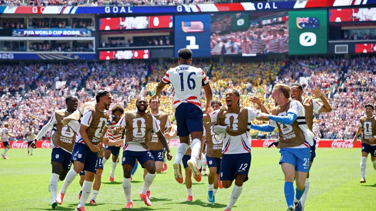 United States Secures World Cup Knockout Spot with Convincing 2-0 Victory over Australia
