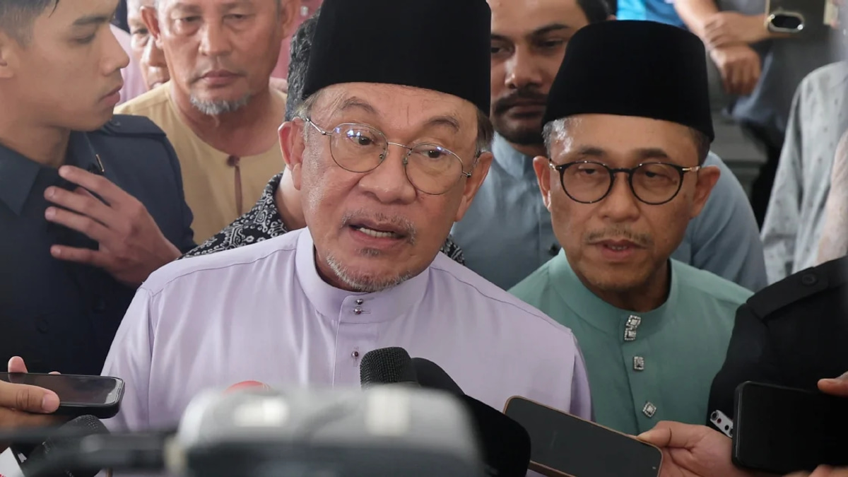 Anwar Directs Local Councils to Slash Bureaucracy and Accelerate Development Approvals