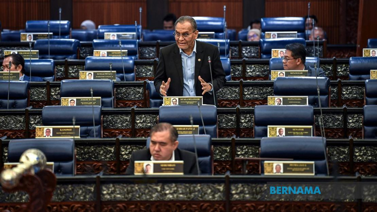 MOH to Support Private Clinics Through Outsourcing and Fee Adjustments, Says Dzulkefly