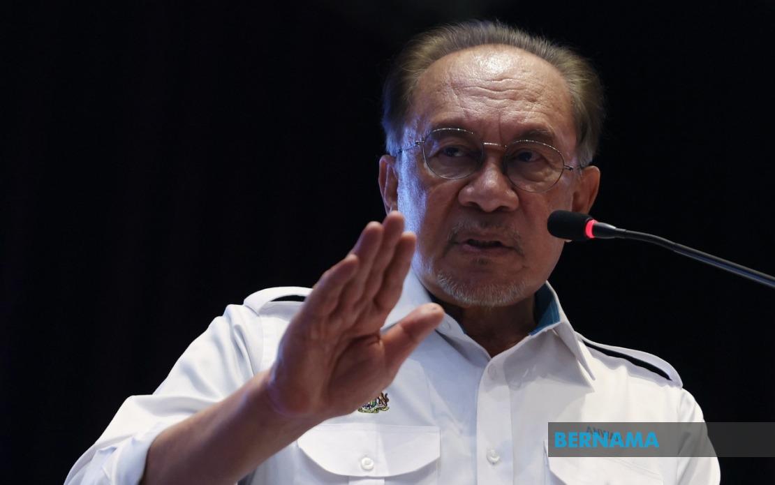 Anwar Warns Against Dragging Royalty Into Political Contests
