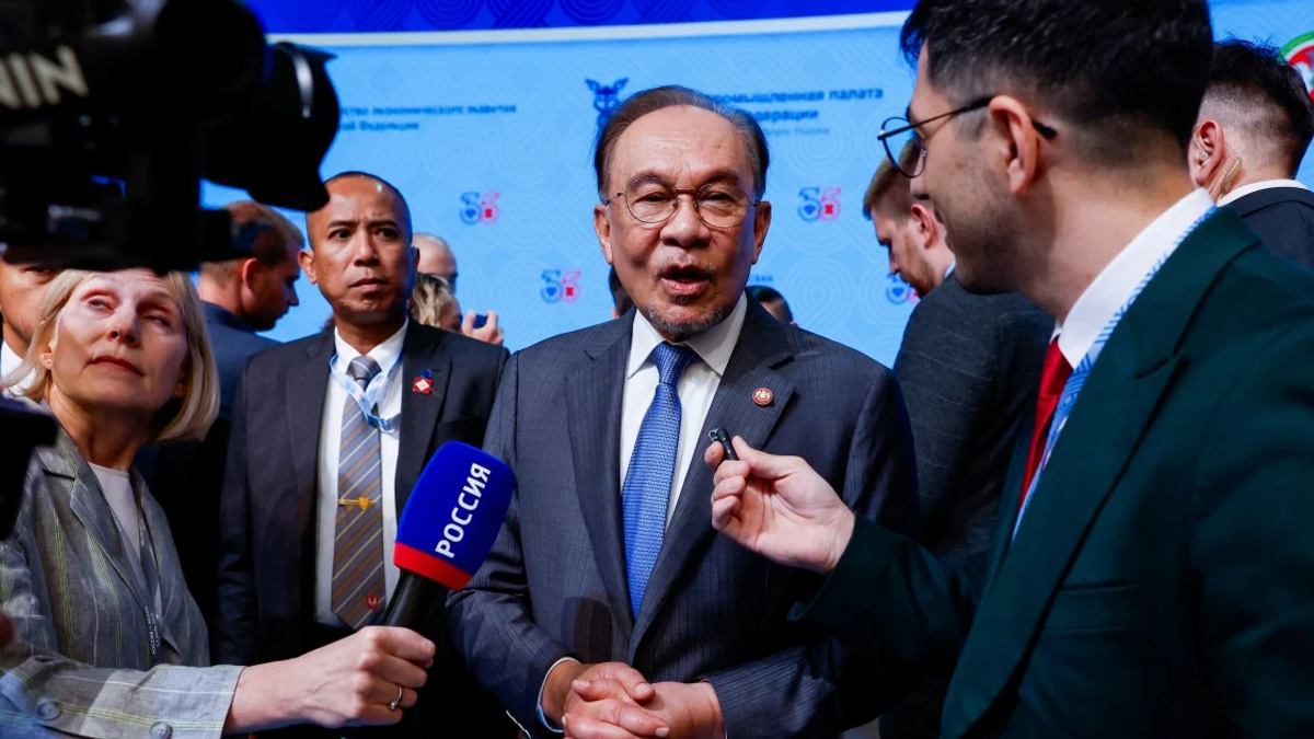 PM Anwar Ibrahim celebrates Russian culture, emphasizing arts as diplomatic bridge