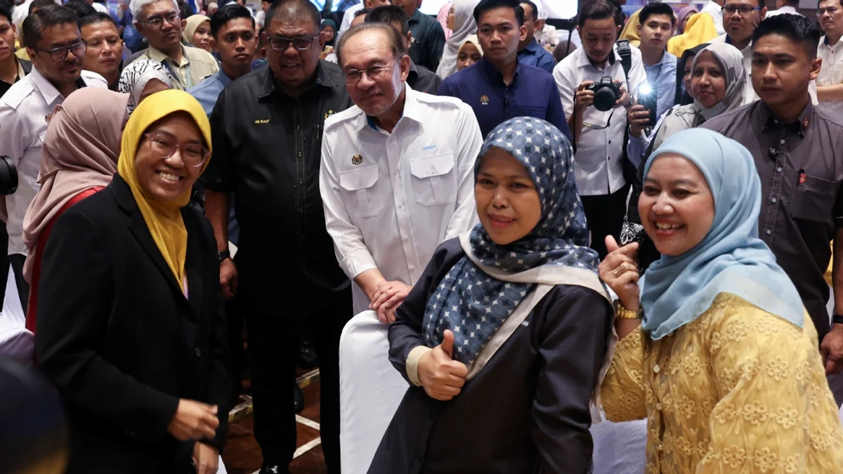 Anwar Credits Revamped Civil Service as Malaysia Surges in Global Competitiveness Rankings