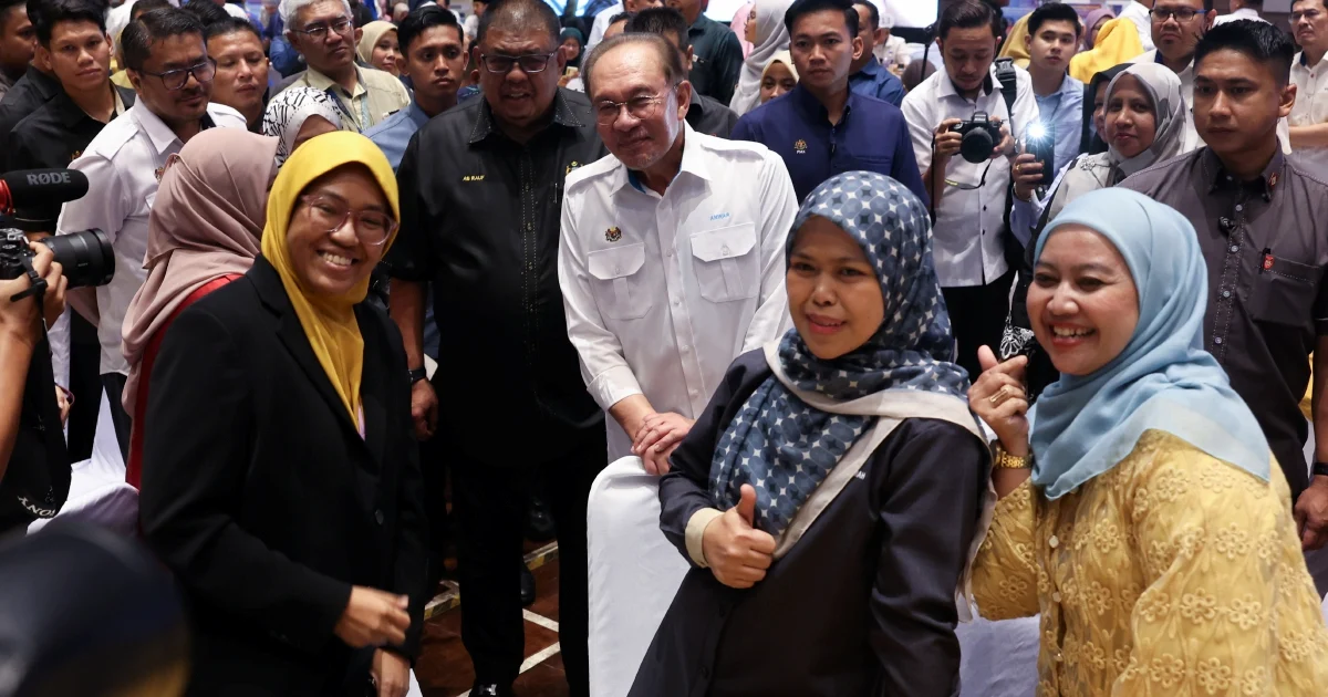 Anwar Credits Revamped Civil Service as Malaysia Surges in Global Competitiveness Rankings