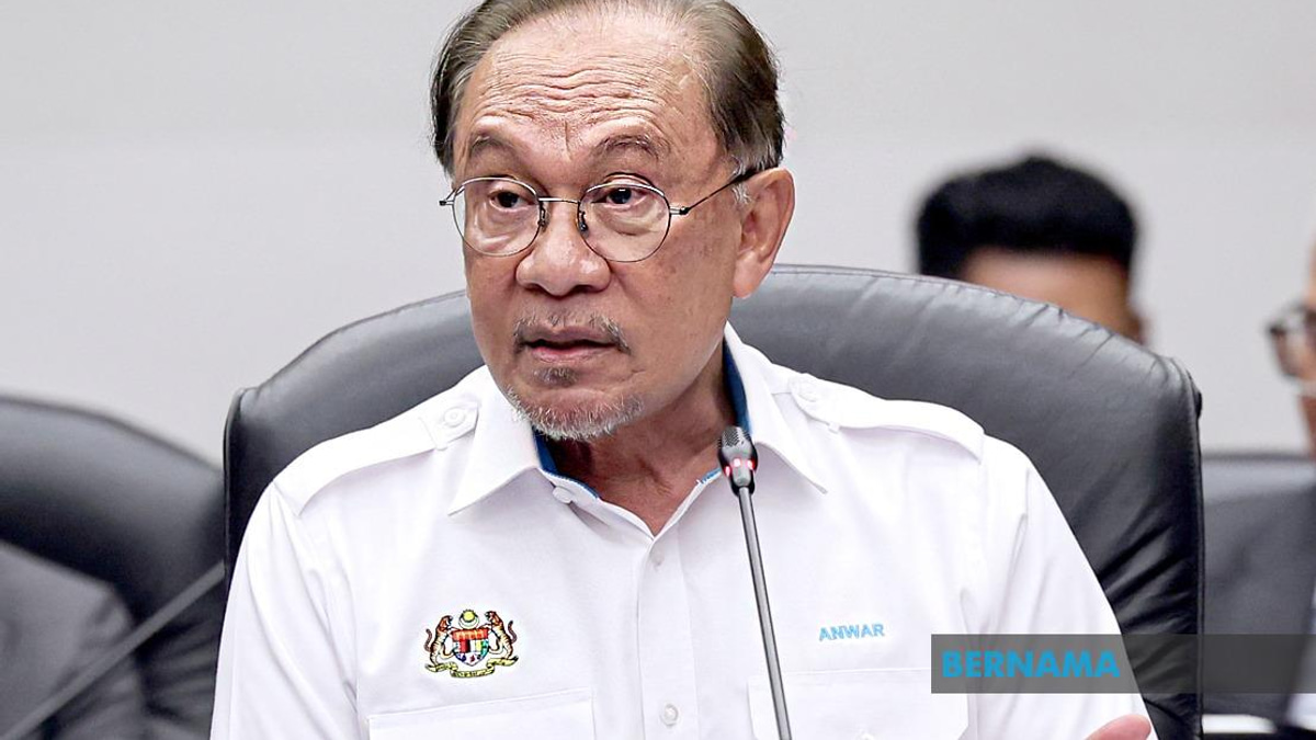 PM Anwar Extends Condolences to Family of Student Who Died at Seremban School
