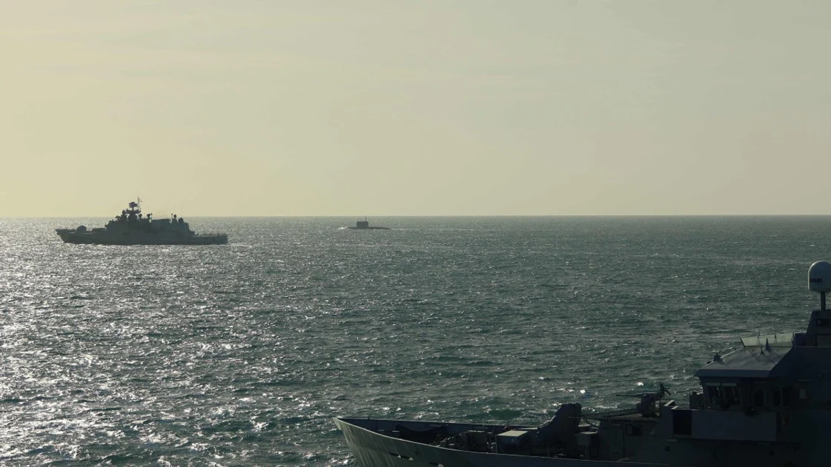 UK PM calls Russian warship incident 'reckless', not strategic threat