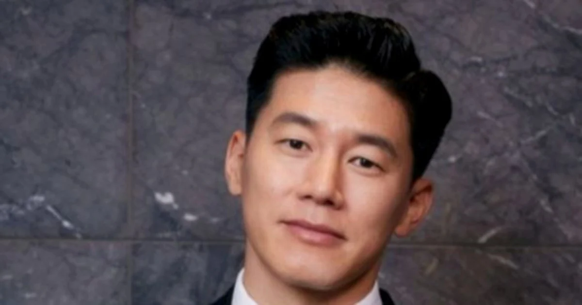 From RM500 a Year to Stardom: How South Korean Actor Kim Mu Yeol Overcame Hardship to Reach the Top