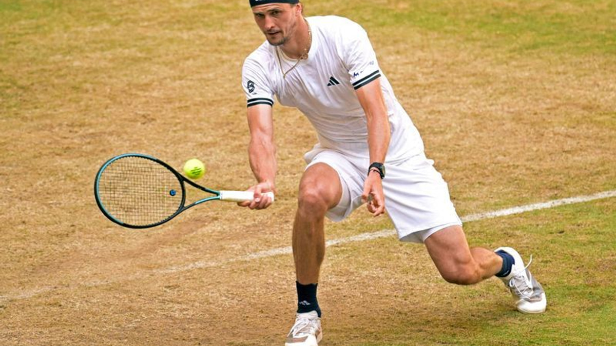 Zverev blames glucose sensor malfunction for Halle semi-final loss to Fritz