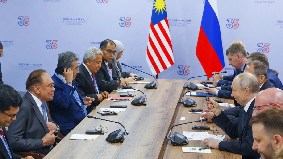 Anwar Thanks Putin for Backing Energy Cooperation Between Malaysia and Petronas