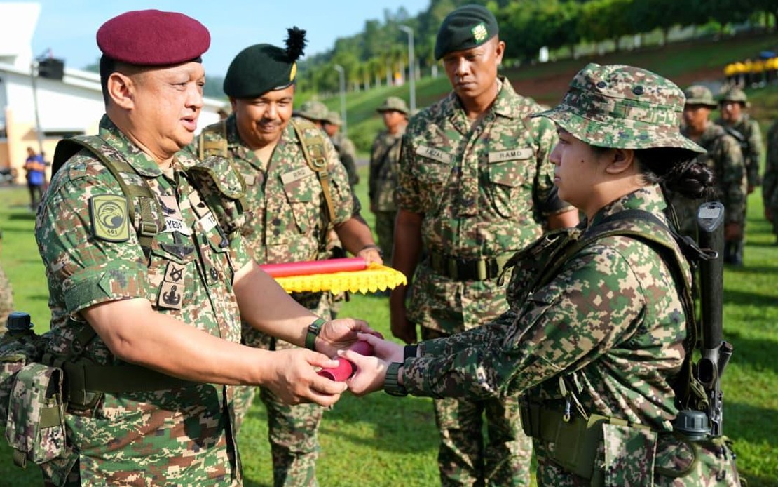 Raja Muda of Perlis' Daughter Graduates from Army's Young Soldier Course