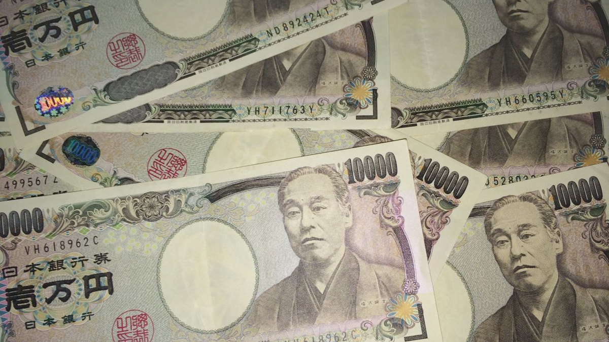 Yen Slumps to 40-Year Low Despite BOJ Rate Hike and Intervention Attempts