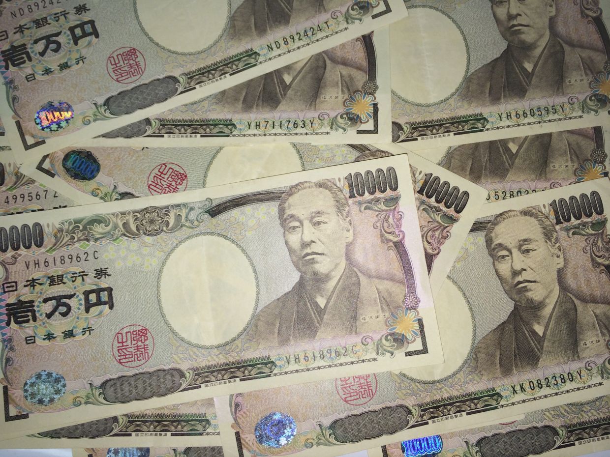 Yen Slumps to 40-Year Low Despite BOJ Rate Hike and Intervention Attempts