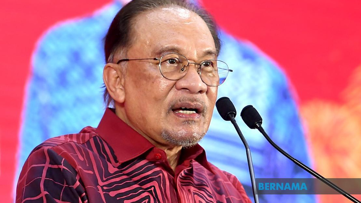 Anwar Maintains Top Approval Among Malaysian Political Leaders at 52%