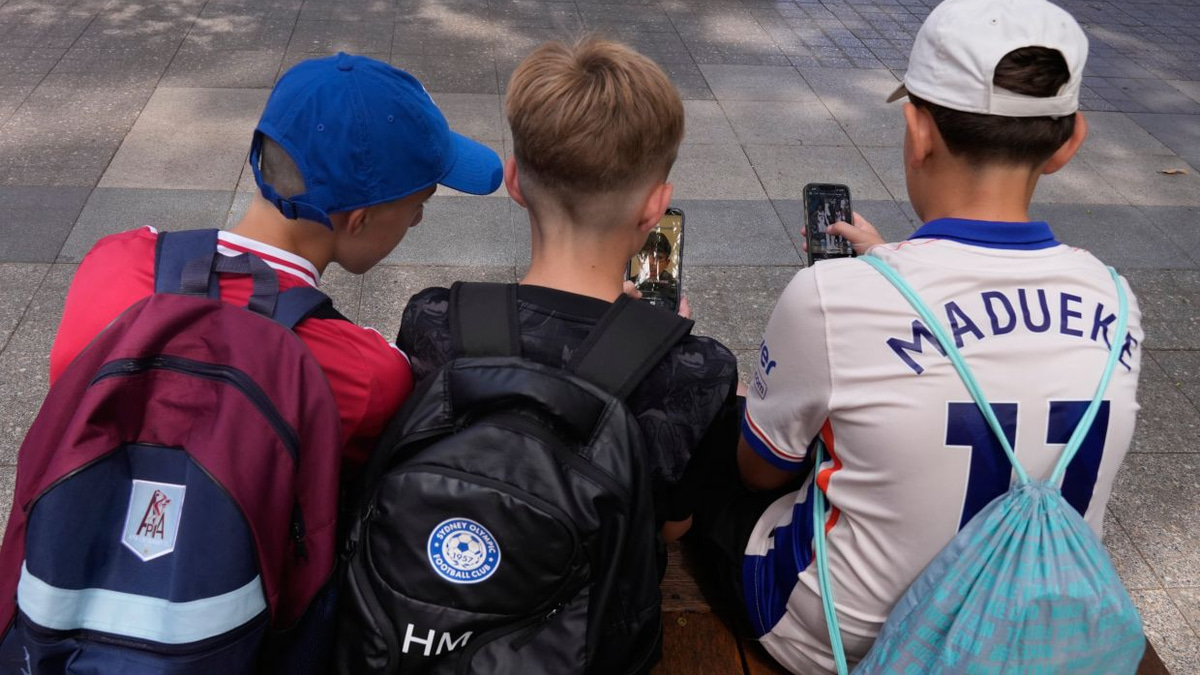 Australia Moves to Tighten Social Media Ban for Children as Initial Law Shows Signs of Failure