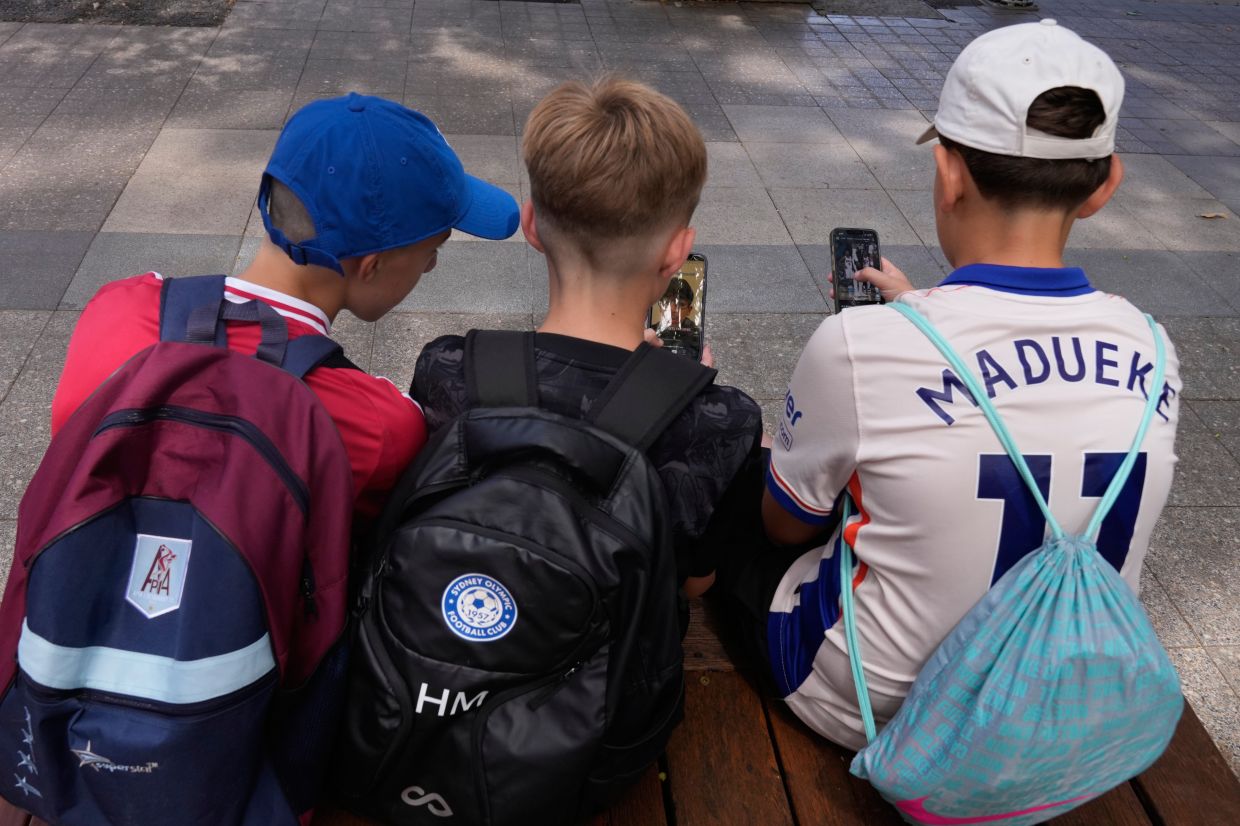 Australia Moves to Tighten Social Media Ban for Children as Initial Law Shows Signs of Failure