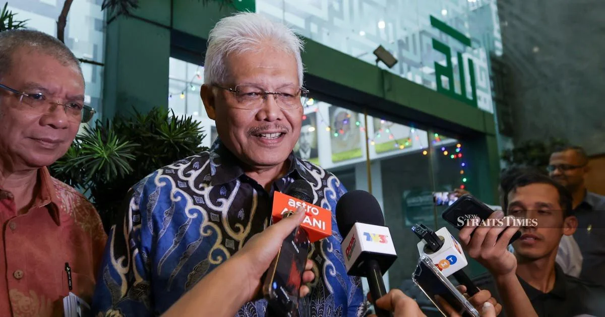 Hamzah Zainudin to Resume Opposition Leader Role as Parliament Seating Chart Reshuffled
