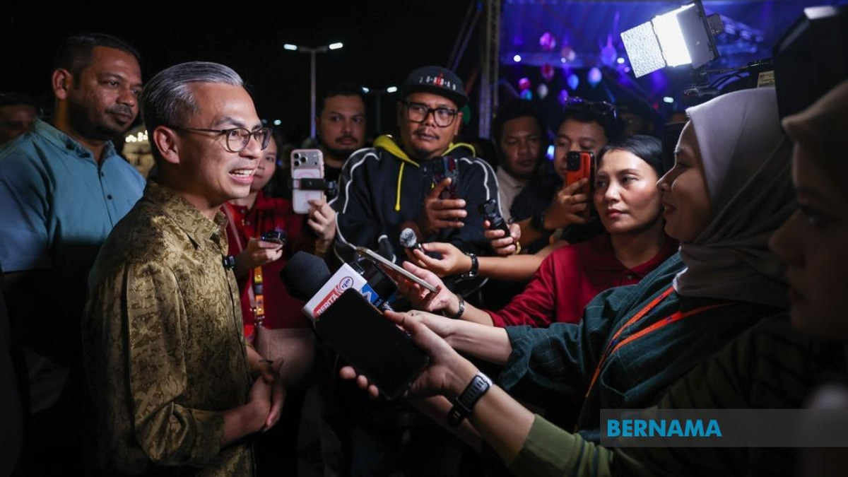 Communications Minister Fahmi Hails Riuh Pi HAWANA Carnival as Success, Urges Public Support