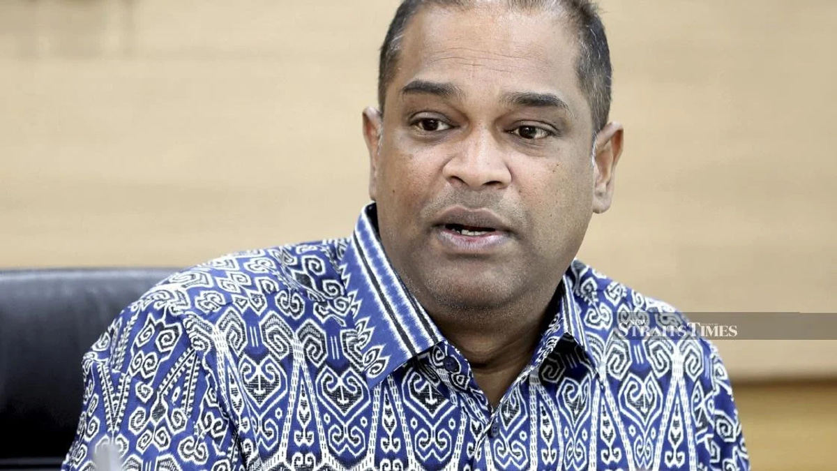 Ramanan urges politicians to keep royal institution clear of partisan battles