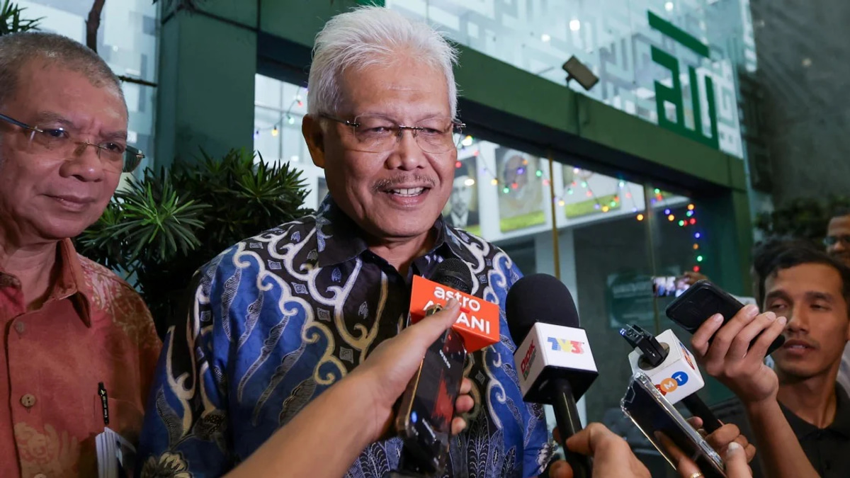 PN Files Notification for Hamzah's Reappointment as Opposition Leader