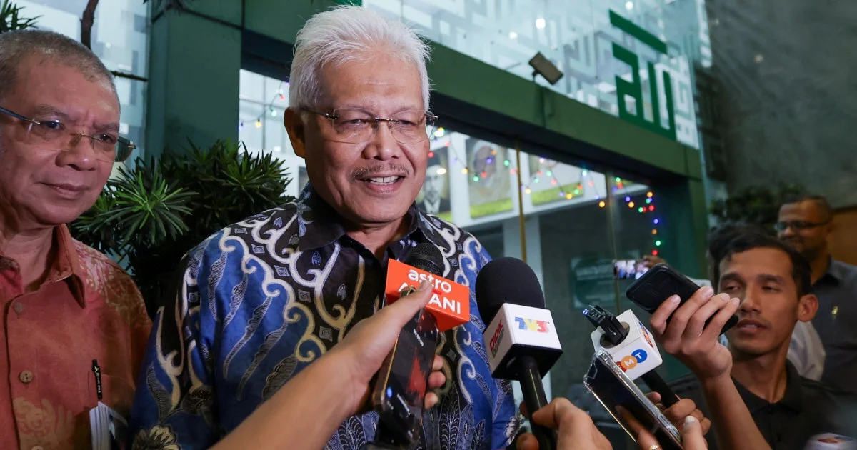PN Files Notification for Hamzah's Reappointment as Opposition Leader