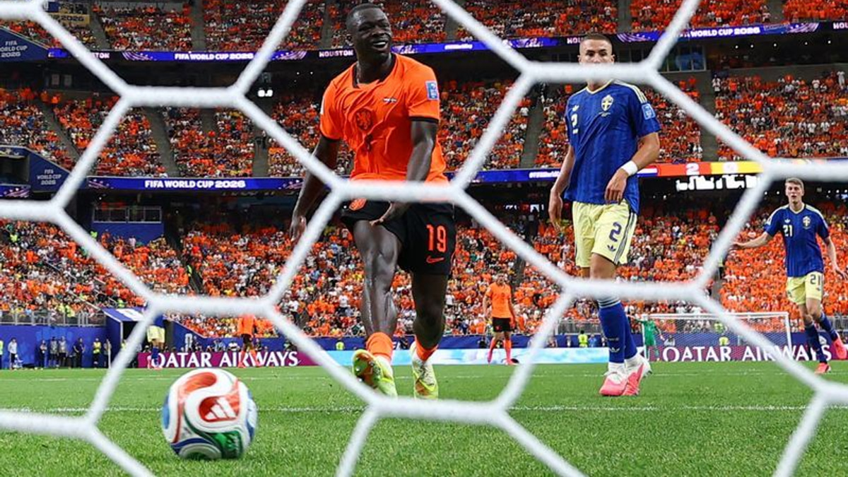 Brobbey's brace against Sweden positions him as heir to Depay in Dutch attack