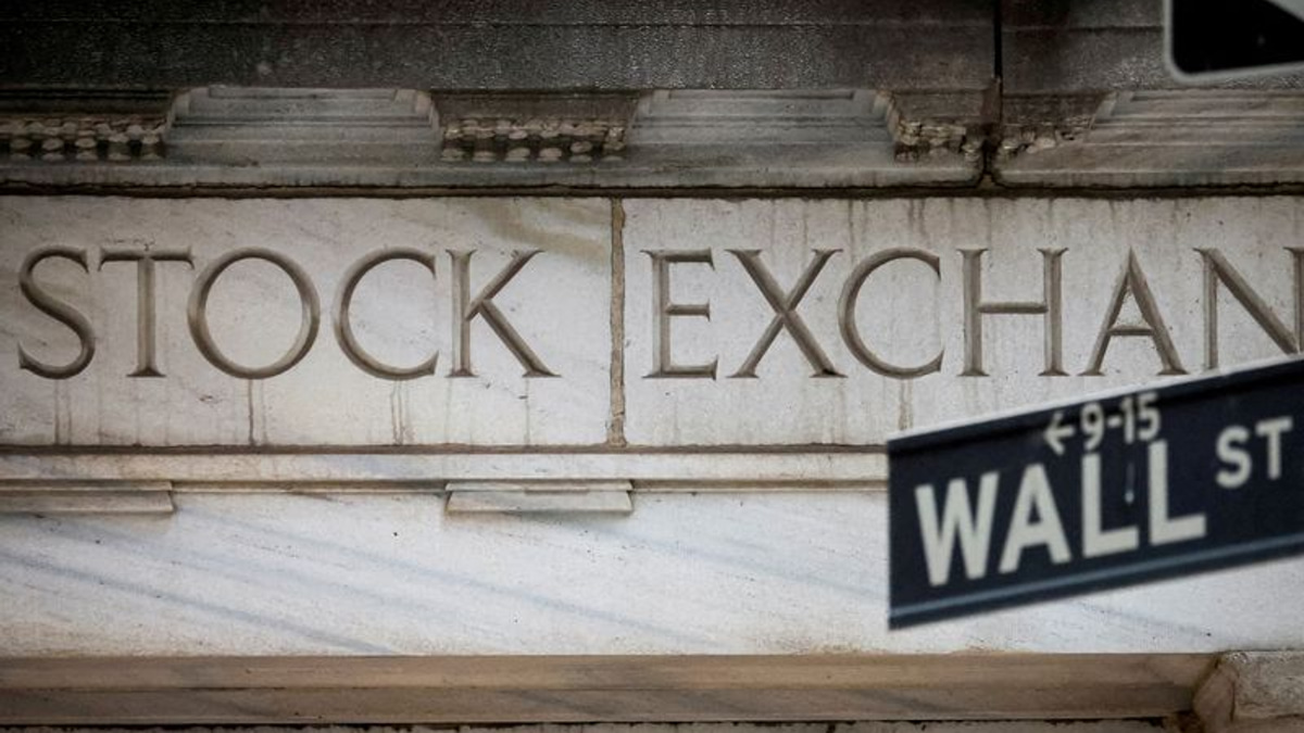 Wall Street's Latest Trend: Asset Managers Race to Launch AI-Focused 'MANGOS' ETFs