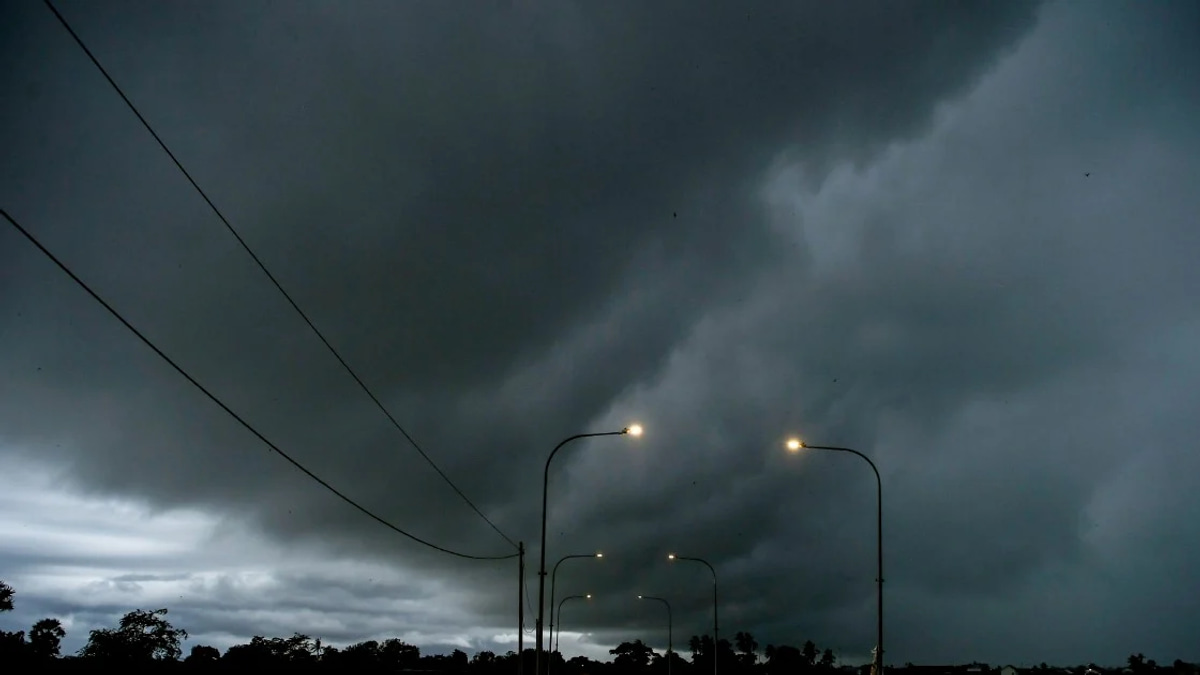 Heavy Thunderstorms and Strong Winds to Batter Multiple Malaysian States Until Evening