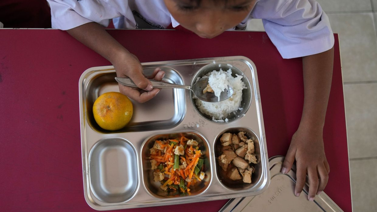 Indonesia's free meals scandal widens as anti-graft groups demand programme overhaul