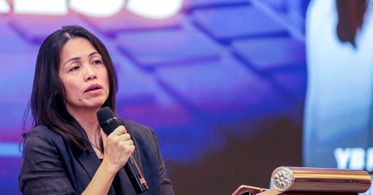 Deputy Communications Minister Teo Calls on Officials to Avoid Inappropriate Language and Sensitive Issues