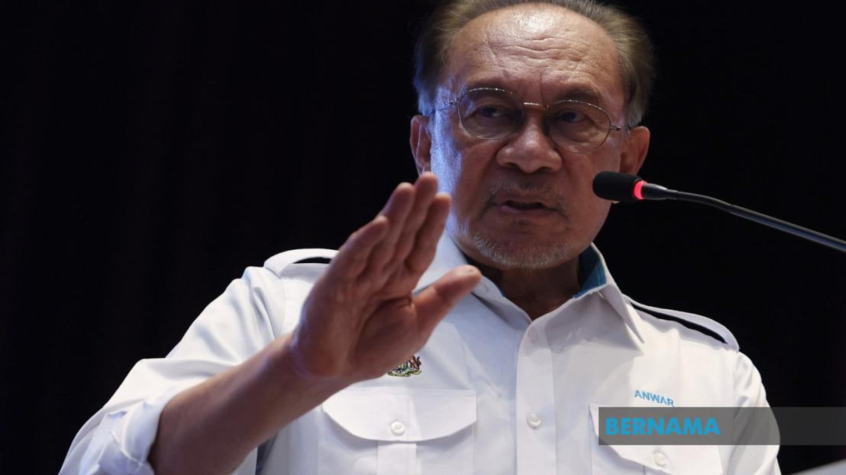 Malaysia's Civil Service Drives Competitiveness Surge, PM Anwar Says