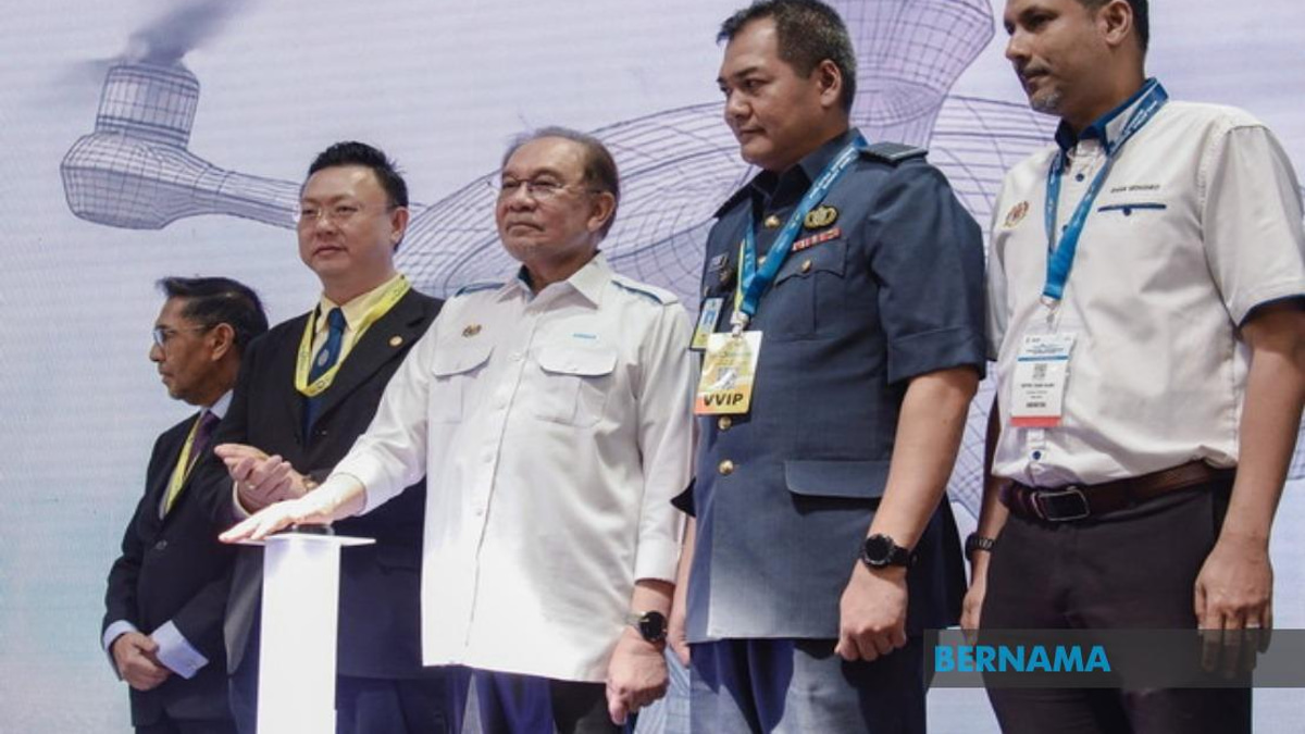Malaysia Must Accelerate Drone Technology Development to Stay Globally Competitive, Says PM Anwar