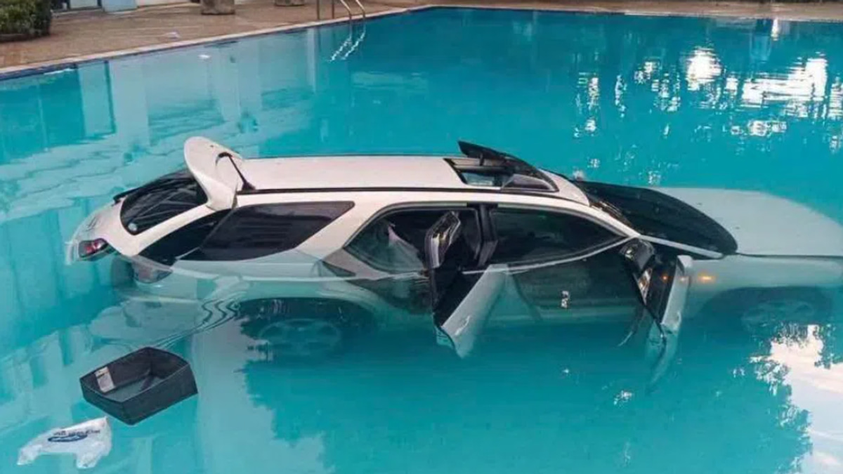 Thai Man Crashes SUV Into University Pool Over Mother's Refusal to Pay US$775 Rent