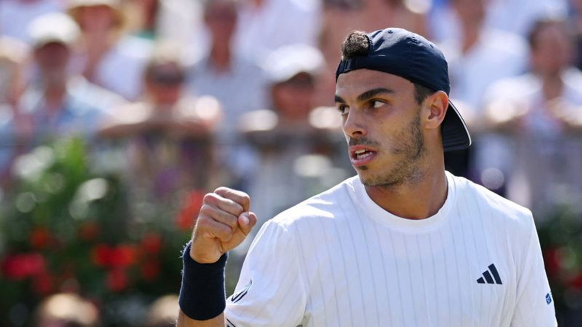 Cerundolo Captures Queen's Club Crown in Epic Grass-Court Battle with Paul
