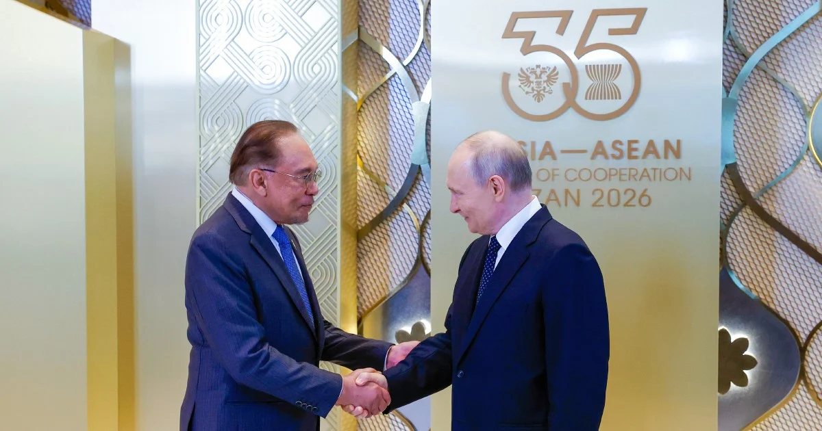 Anwar, Putin Explore Energy Cooperation and Currency Shifts in Bilateral Talks
