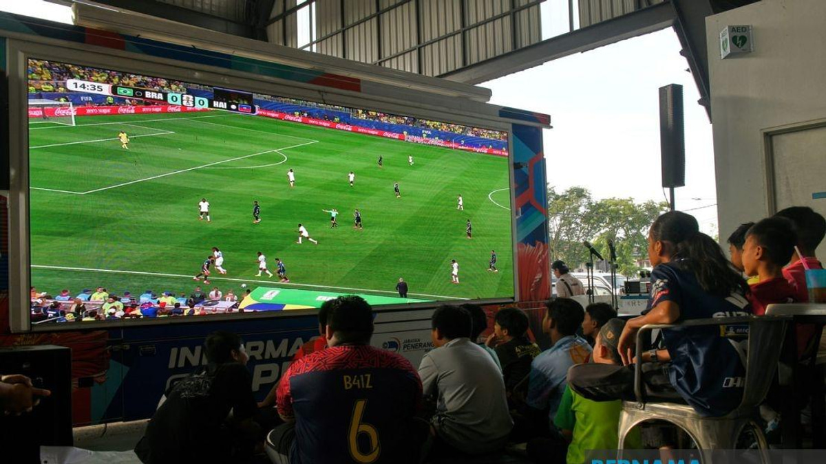 Free World Cup Broadcasts Ease Financial Burden for Malaysian Traders and Families