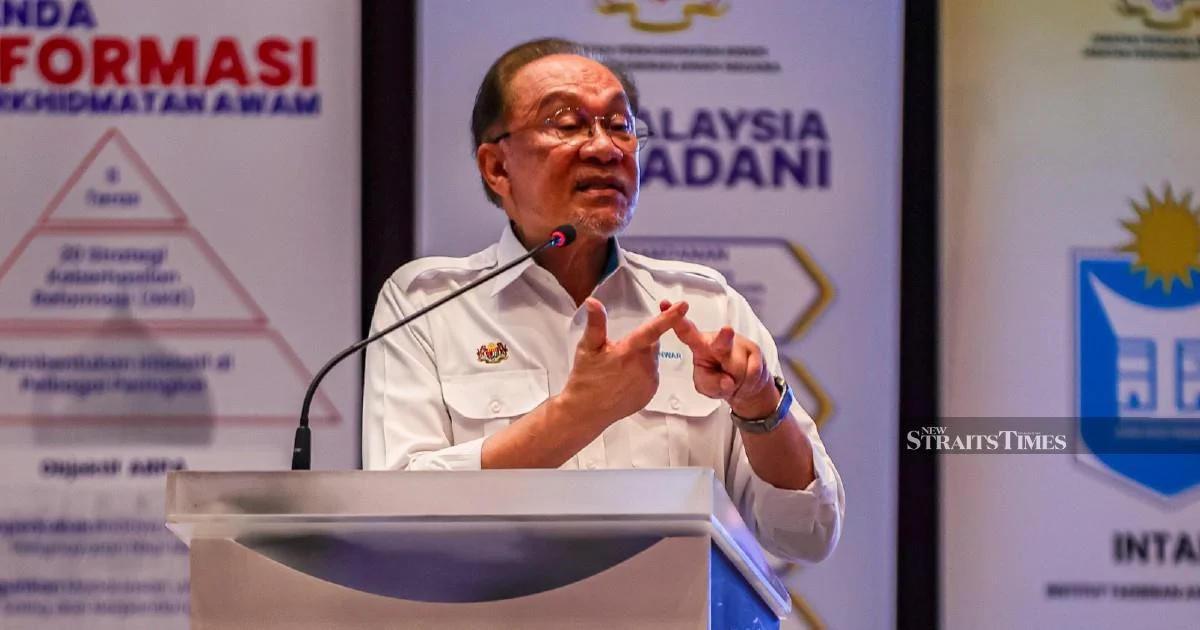 Anwar Ibrahim Defends Mat Sabu Over Remarks at PH Event