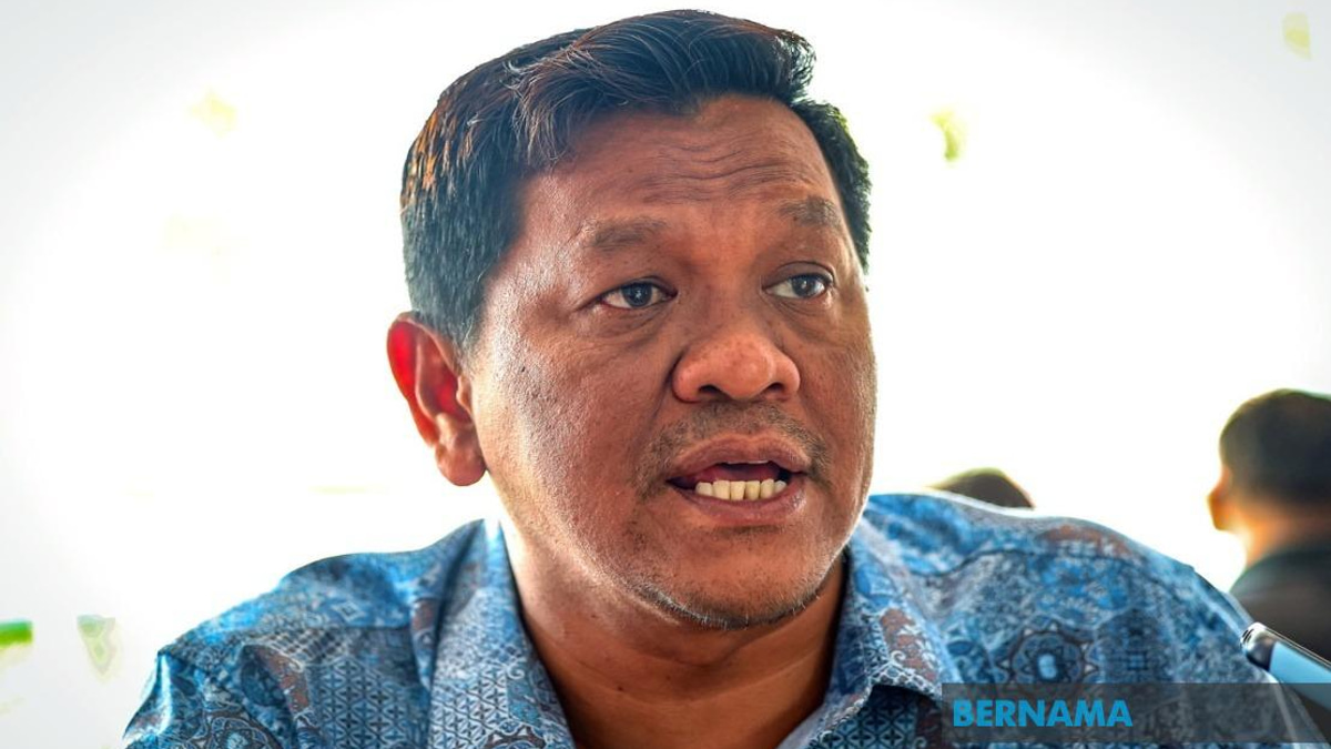 Kluang Motorcyclists Receive Fuel Aid as Government Steps Up Grassroots Outreach