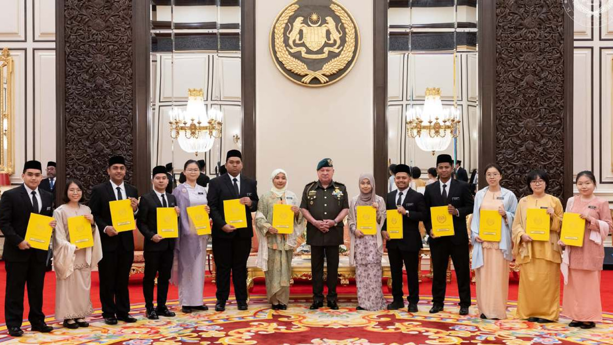 14 Young Malaysians Awarded Prestigious Royal Scholarship by Yang di-Pertuan Agong