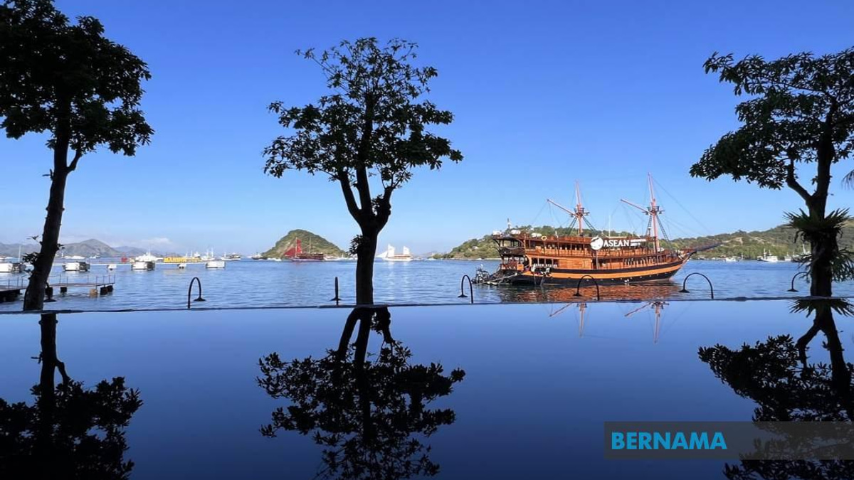 Southeast Asia's Development Push: Indonesia Tackles Waste, Region Eyes Trade and Health Gains