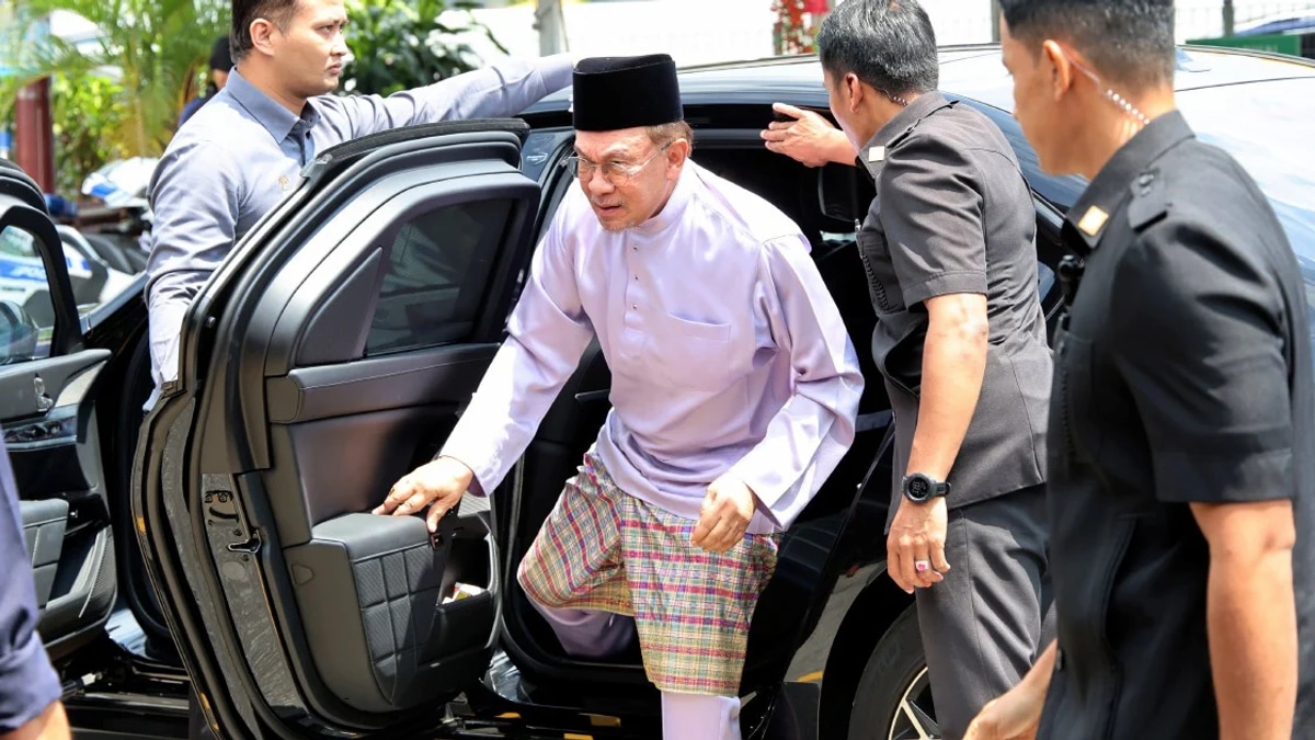 Anwar urges candidates to campaign with humility as Johor election approaches